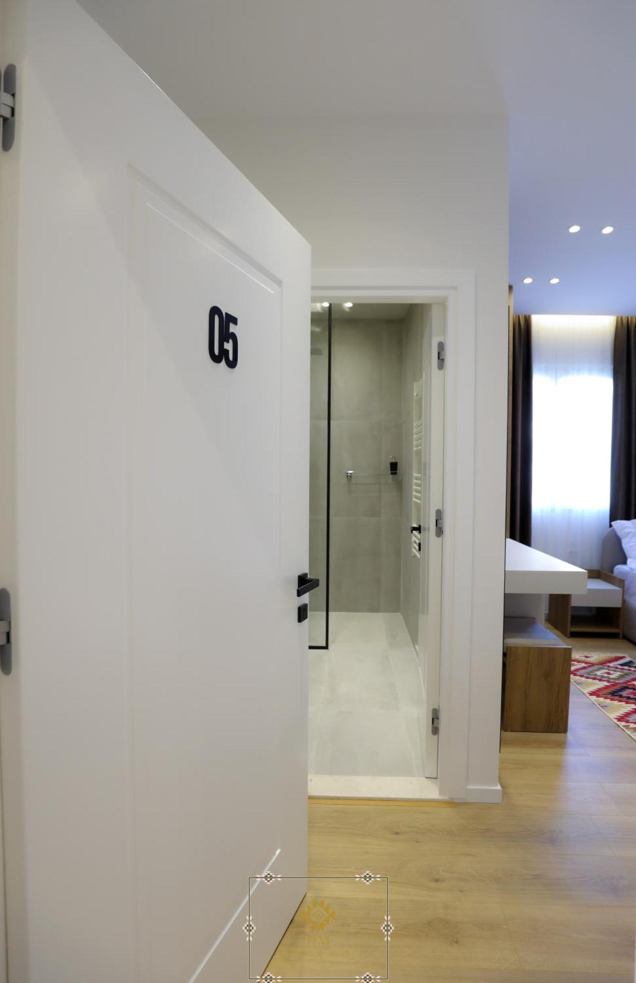 Hm Boutique Hotel Krujë Dış mekan fotoğraf